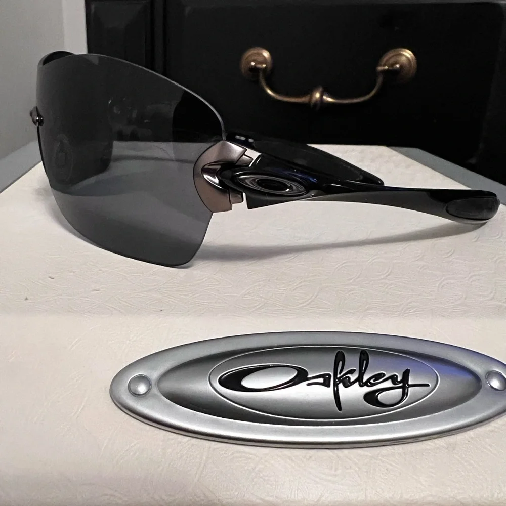 Oakley Compulsive